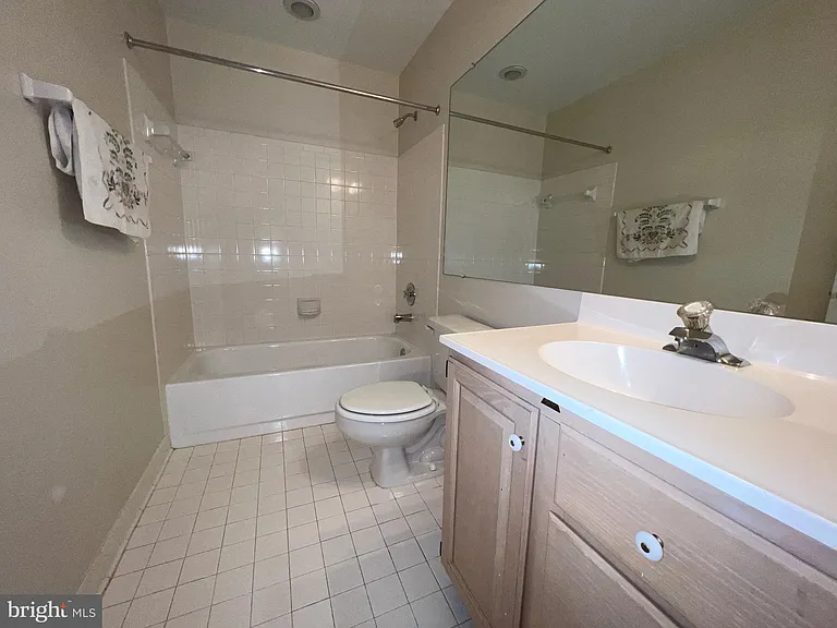 2104 Patty Ln — Photo 15