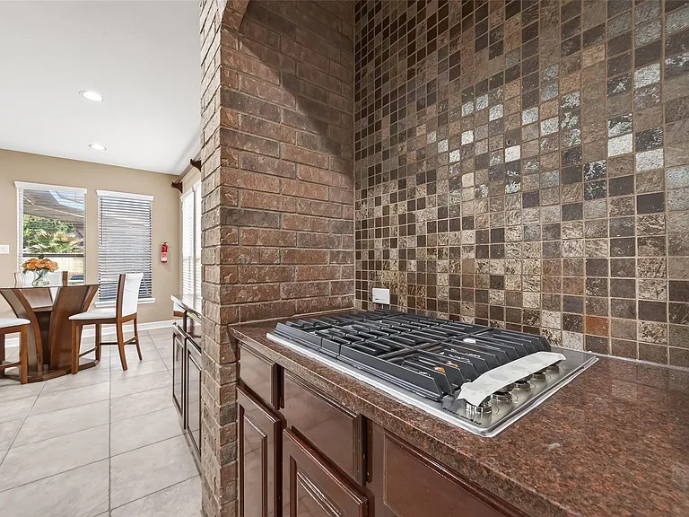 21103 Falcon Creek Ct — Photo 16