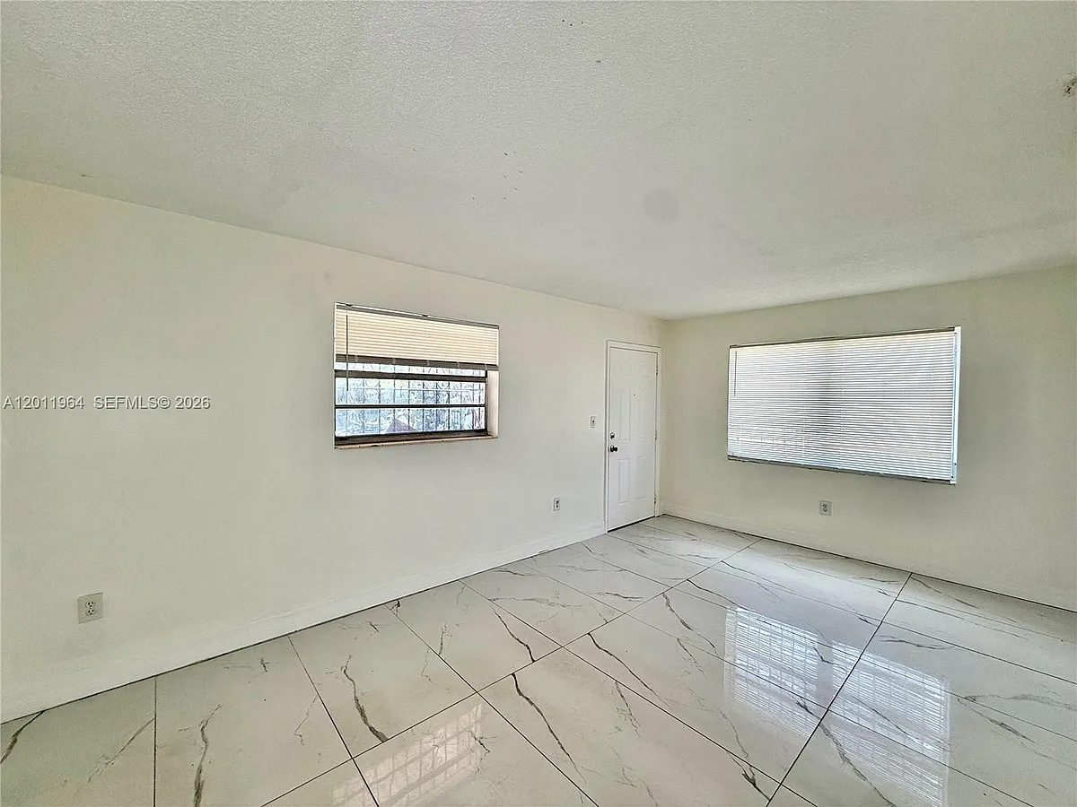 Building Photo - 950 NW 109th St #950