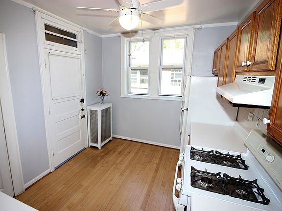 3rd image of 2952 N Laramie Ave APT 2