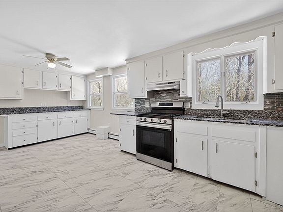 3rd image of 36 Allen Rd