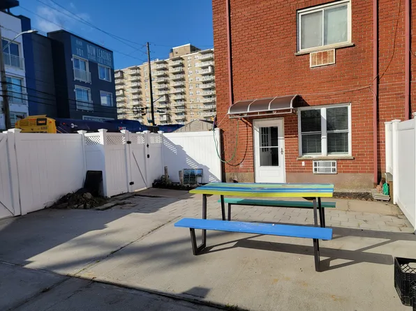 202 Beach 102 St #1, Rockaway Park, NY 11694