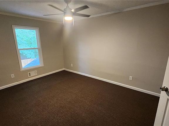 5th image of 2595 Golfview Ter SE