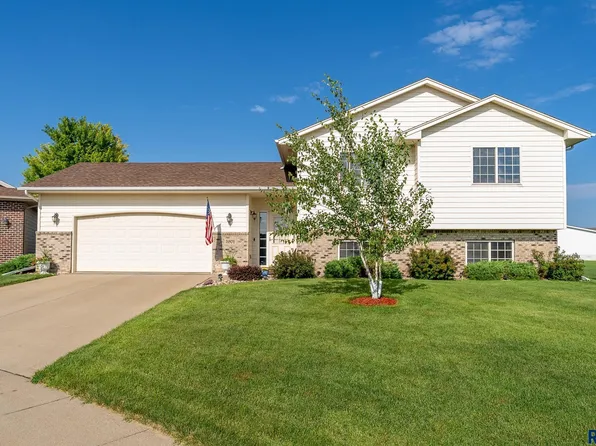 5901 S Mandy Cir, Sioux Falls, SD 57106
