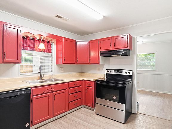 2nd image of 421 Caffee St