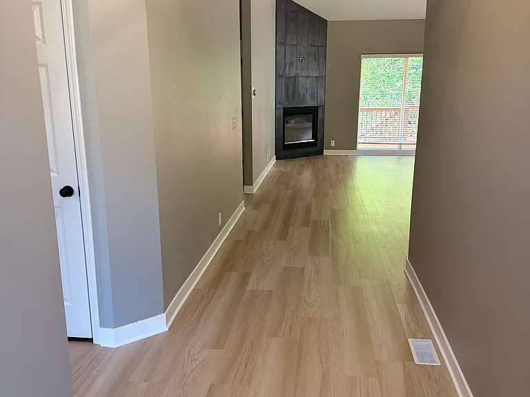 15305 Saratoga St — Photo 2
