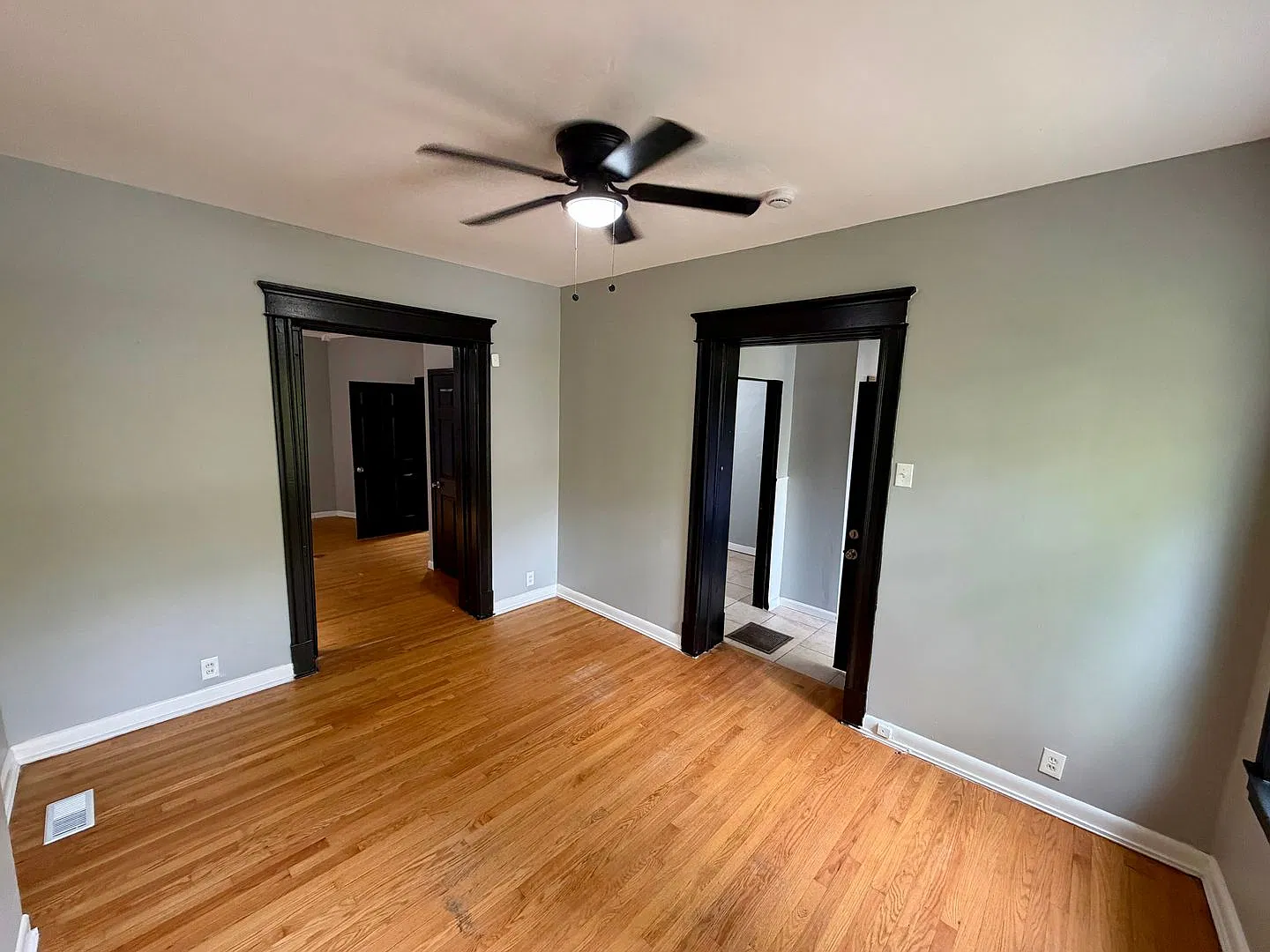 Spacious 2-Bedroom 1.5 bath — Photo 4