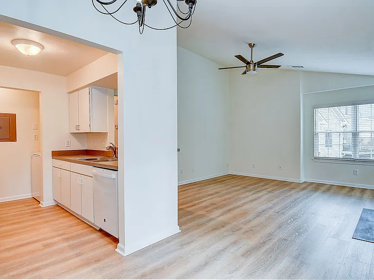 2393 London Pointe Dr — Photo 14