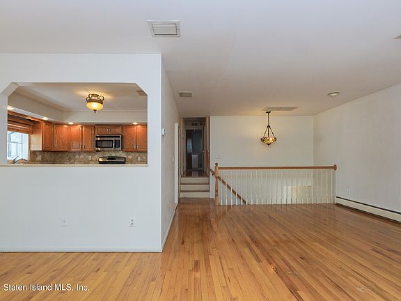 5th image of 21 Liberty Ave