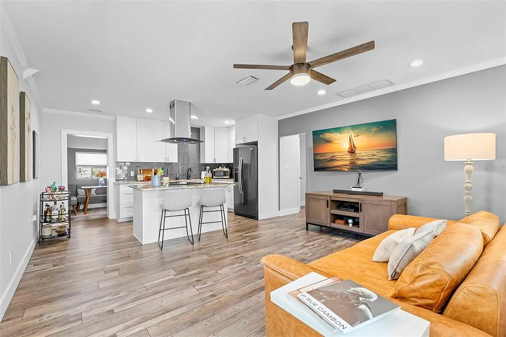 2 bed, 2.0 bath, 1144 sqft, $3,600 — Photo 4