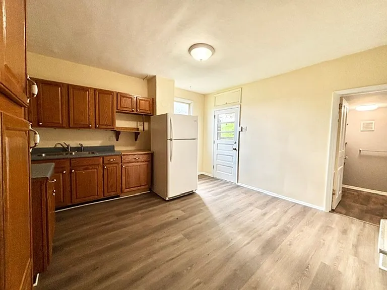 512 Sewickley Ave — Photo 3