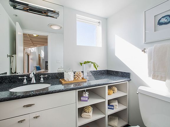 3rd image of 139 Welsh St APT 11