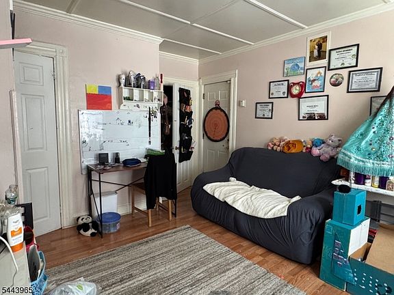 4th image of 150 Spring St