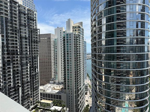 3rd image of 200 Biscayne Boulevard Way APT 3303