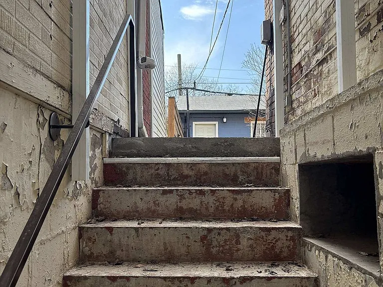 16 Montrose Ave #BASEMENT — Photo 24