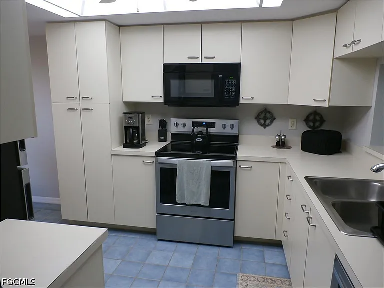 12150 Kelly Sands Way #619 — Photo 4