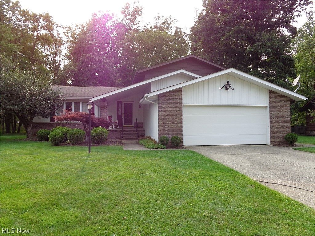 7890 Cresthill Dr, Seven Hills, OH 44131 Zillow