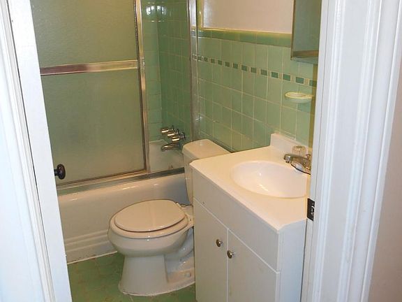 5th image of 14190 Glastonbury Ave