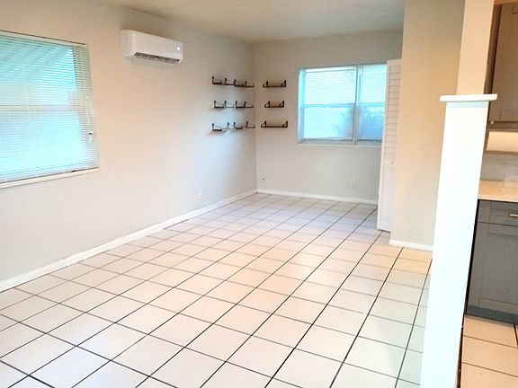 3rd image of 1105 NE 17th Ave #3