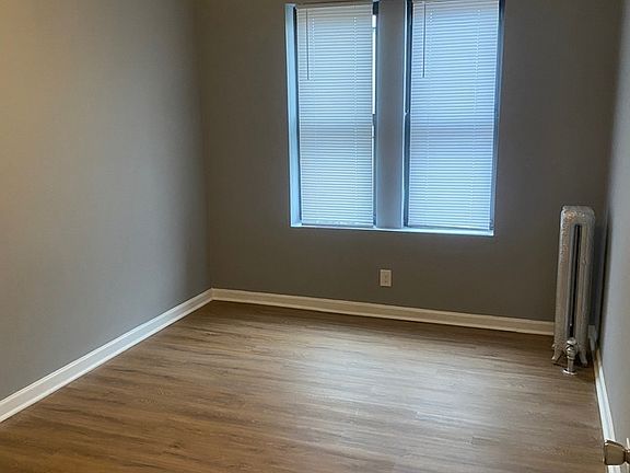 4th image of 1934 E 74th St APT 305