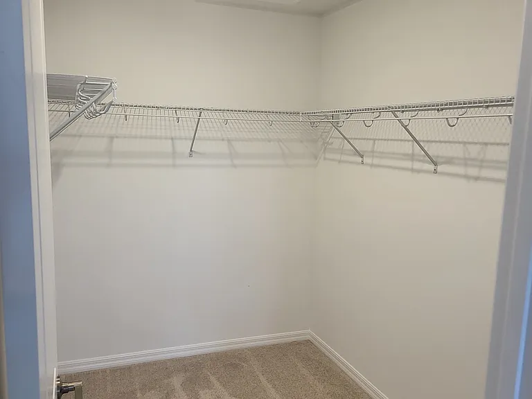 Walkin Closet - Master Bedroom