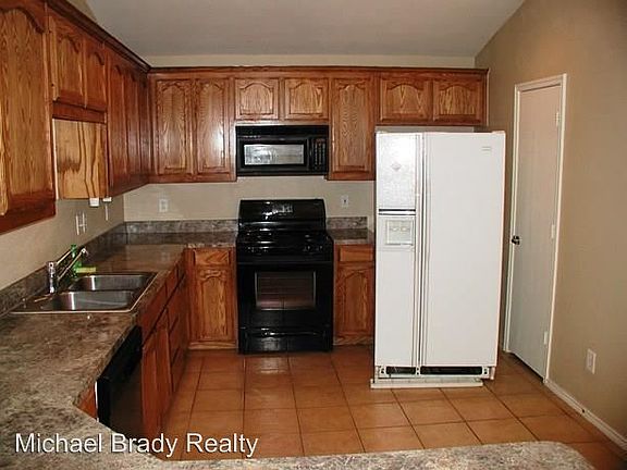 5th image of 6224 Geneva Ln