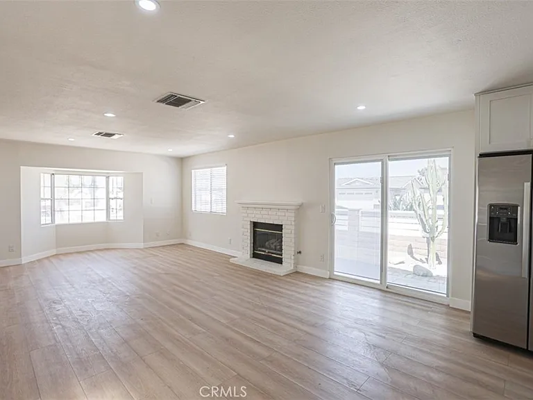 2452 E Brenda St — Photo 18