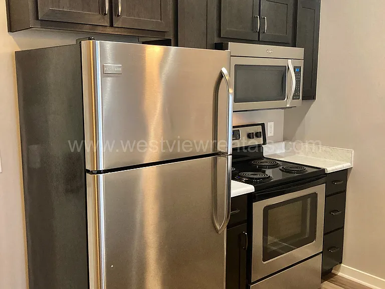 203 E Laurel St — Photo 4