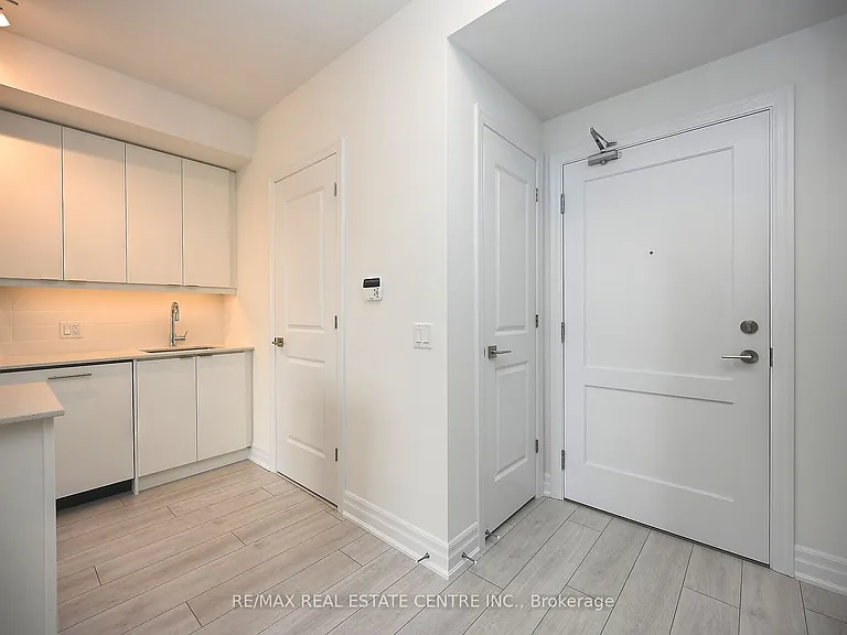 30 Elm Dr W #707 — Photo 8