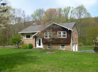 93 Walnut Valley Rd, Columbia, NJ 07832