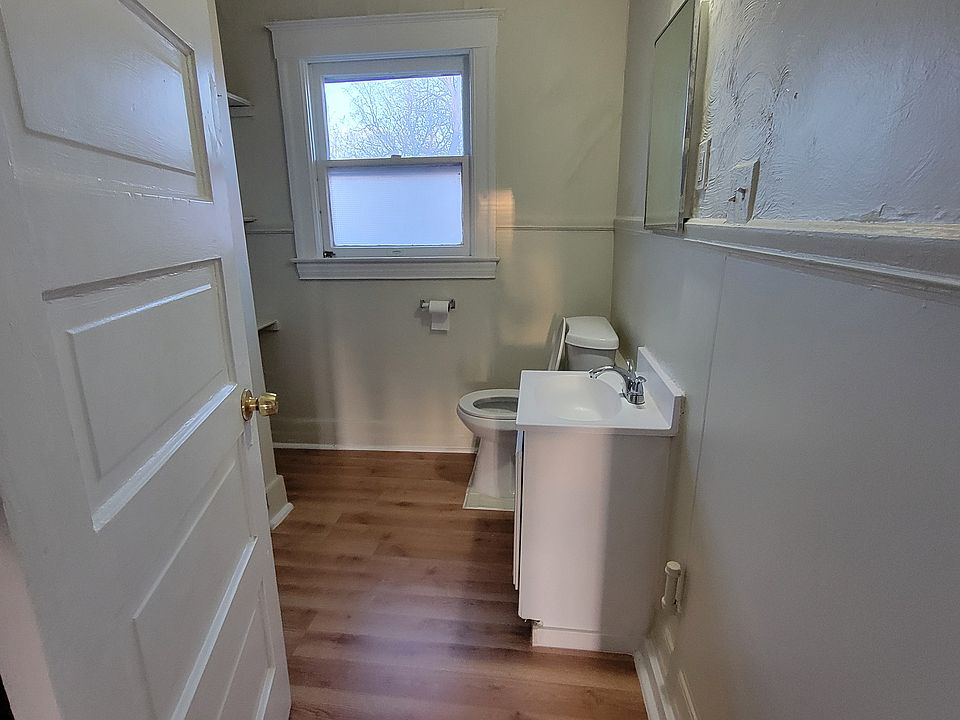 Entry to bathroom