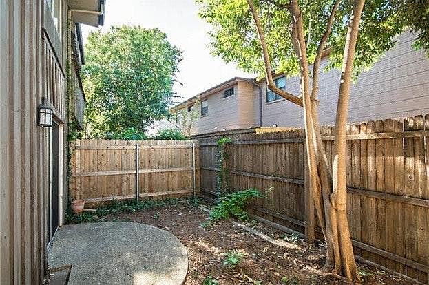 Private Enclosed Patio- perfect for pets