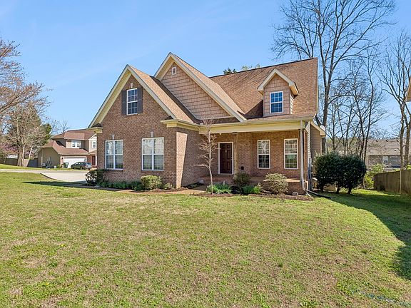 2nd image of 813 Royal Oaks Dr