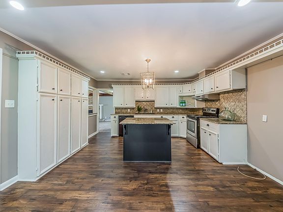 5th image of 119 Karen Dr