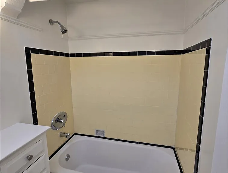 5740 California Ave — Photo 12