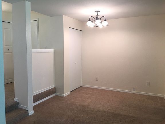 4th image of 4727 W Lake Sammamish Pkwy SE #202