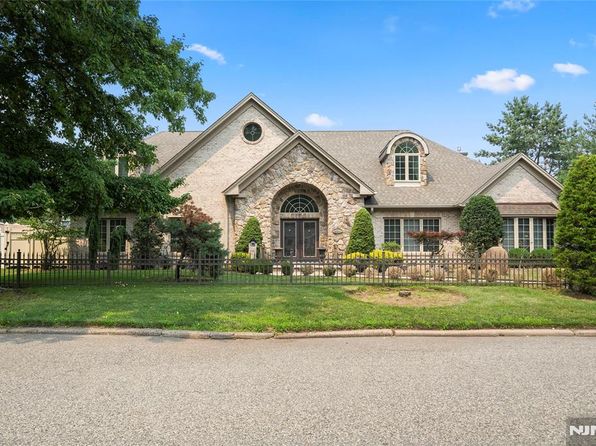 351 White Ave