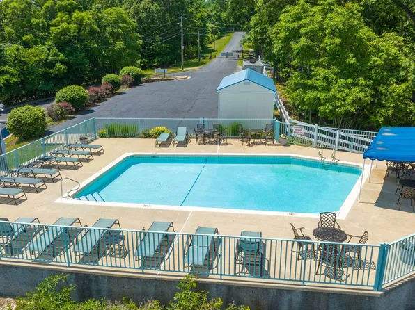 194 Sac Rd #D302, Sunrise Beach, MO 65079