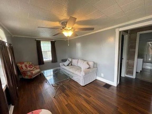 3rd image of 323 Woodland St