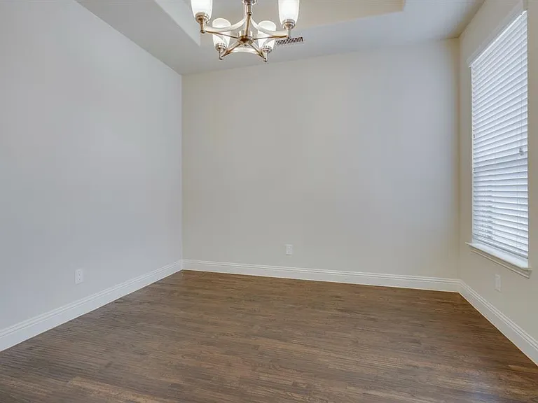 4221 Broadway Ave — Photo 19