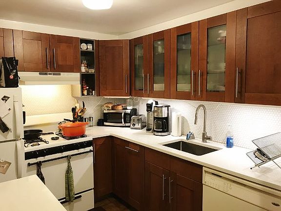 3rd image of 148 Sackett St #1