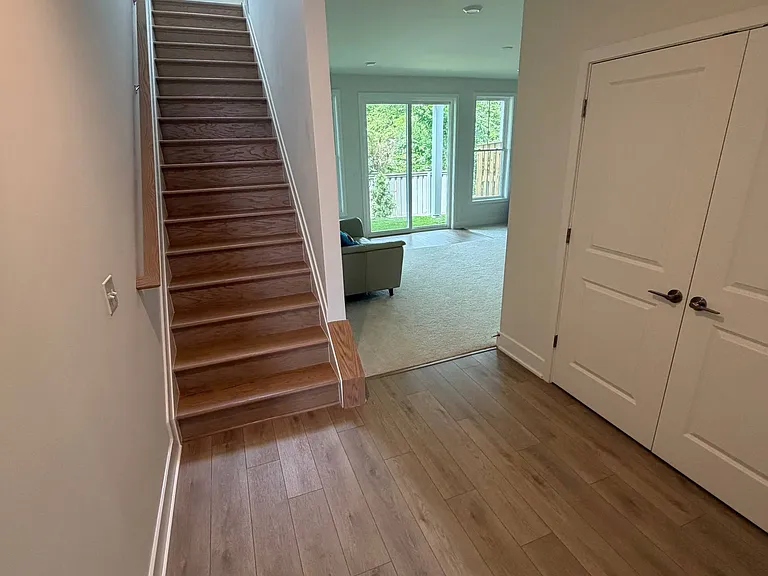 1st floor entrance / foyer