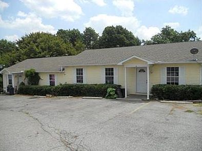 2nd image of 209 White Oak Dr