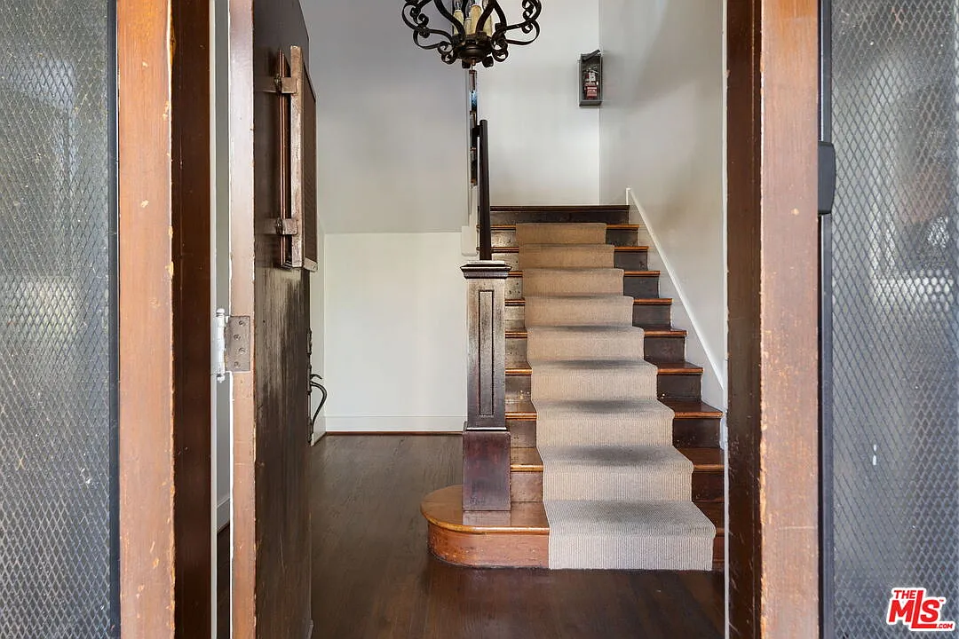 3 bed, 2.0 bath, 1800 sqft, $5,150 — Photo 4