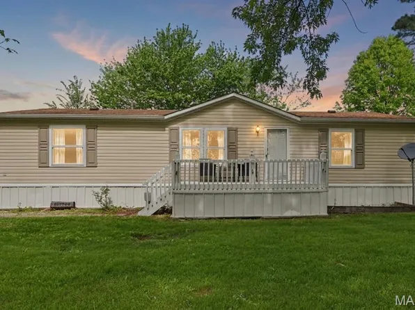 63 Pinnacle Lake Rd, New Florence, MO 63363