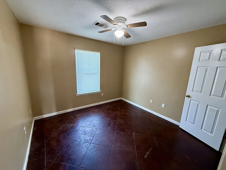 920 Belt St — Photo 6