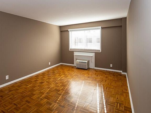 3rd image of 1631 Laurel Ave