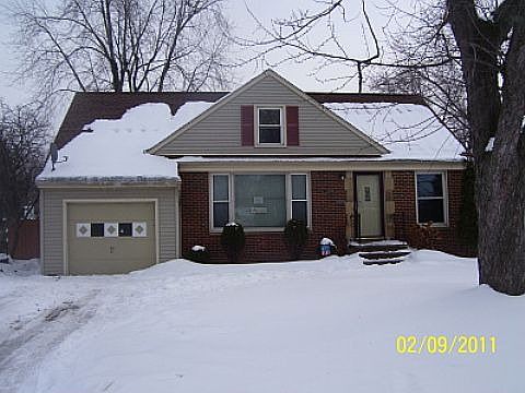 2nd image of 27590 Lake Shore Blvd