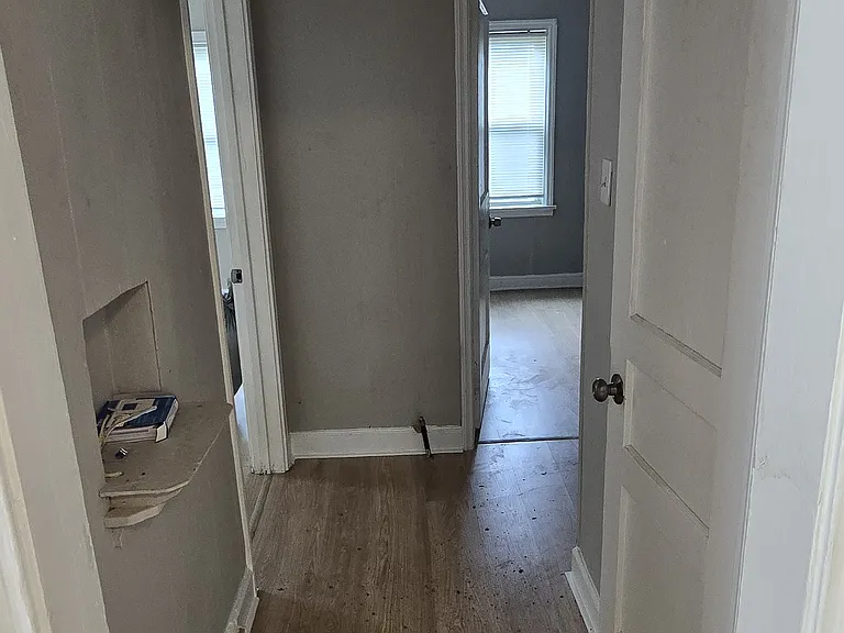 2472 Boyle Ave — Photo 5
