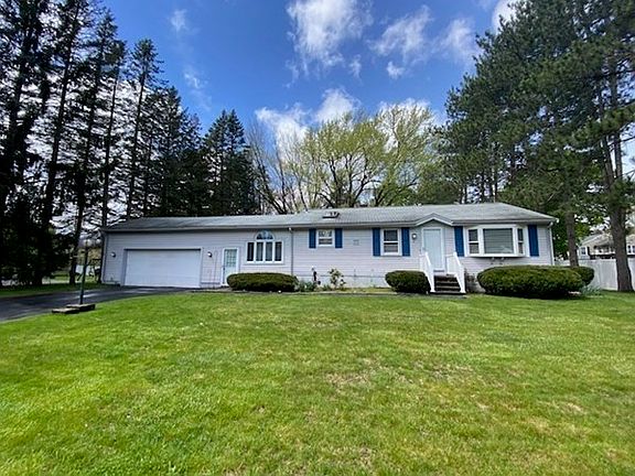 3rd image of 4 Bedford Dr